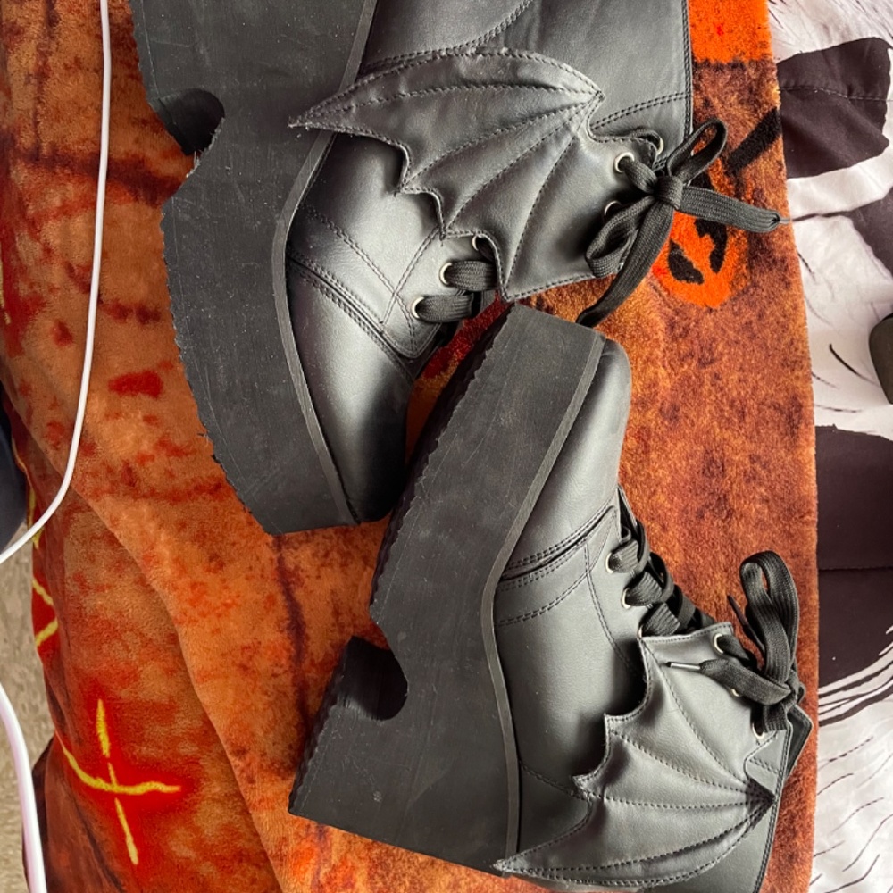 Bat boots - Picture 3 of 4